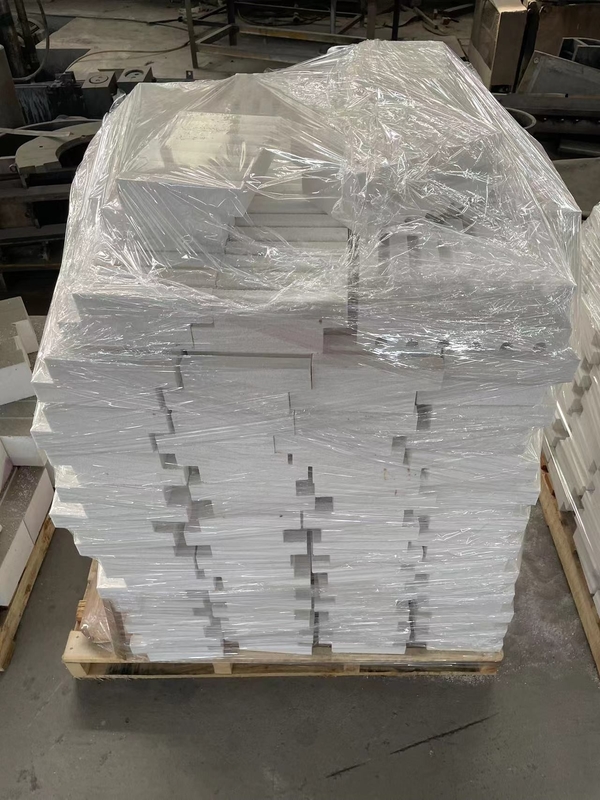 Tinggi kemurnian silinder Konik Al2O3 Keramik Corundum Alumina Crucible Untuk Laboratorium Crucible Untuk Peleburan