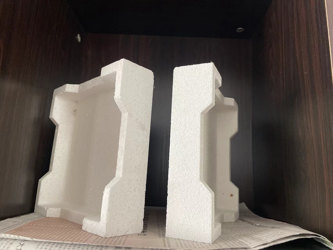 Tinggi kemurnian silinder Konik Al2O3 Keramik Corundum Alumina Crucible Untuk Laboratorium Crucible Untuk Peleburan